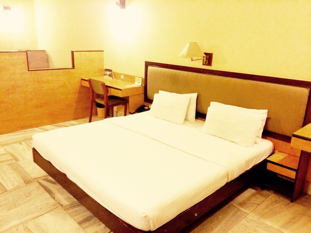Hotel Harsha Hajdarabad Zewnętrze zdjęcie