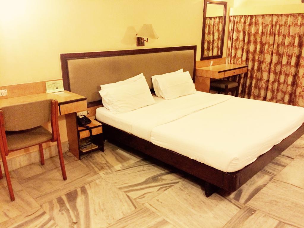 Hotel Harsha Hajdarabad Zewnętrze zdjęcie